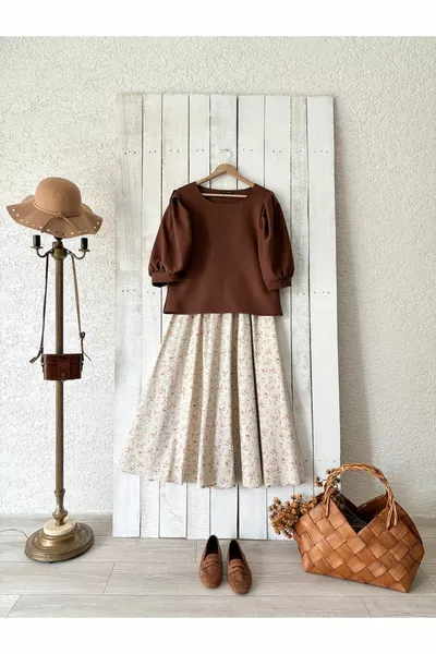 Расклещена пола от поплин с кремаво флорално