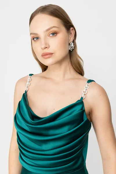 Mi Stone Strap Degaje Robe en satin à col rond