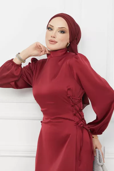 بورجوندي الجانب مفصلة الساتان مساء اللباس