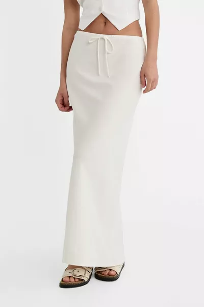 تنورة متوسطة الطول برباط تضييق مخلوطة بكتان