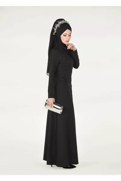 Damen Abendkleid mit schwarzen Perlen und Details 