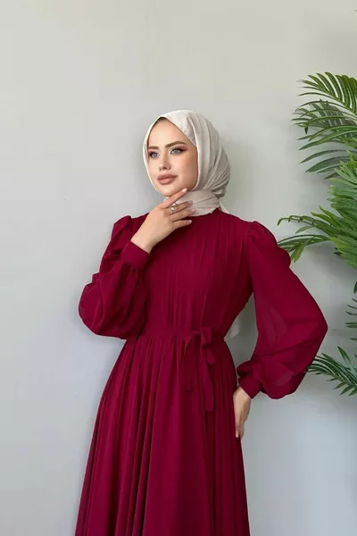 Hijab Chiffon Avondjurk Bourgondië met Geplooide Staart aan de voorkant