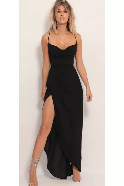 Рокля с ниско декалте Hilaltrend Sandy Degaje яка