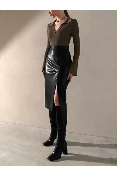 تنورة نسائية من الجلد الأسود