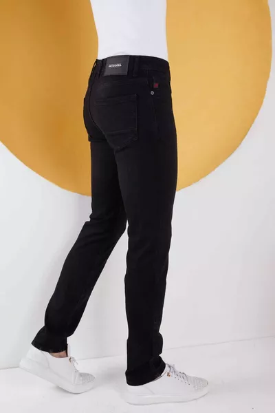 بنطلون جينز رجالي أسود سادة بقصة عادية وطيّة مستقيمة مع ليكرا