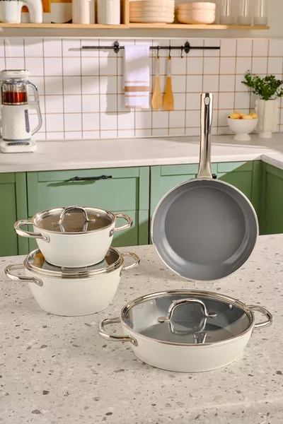 طقم قدور ومقلاة من 7 قطع مع مقابض معدنية من كريستال سويسري من Refika