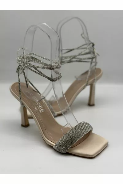 لون البشرة مع الحجارة المستوردة مربوطة عند المعصم