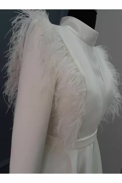 ساتان حجاب أبيض مصقول بالريش