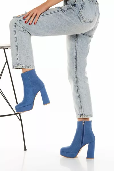 Голубая бабочка