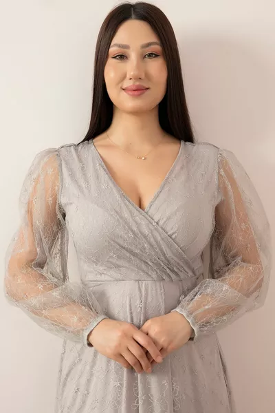 Zweireihiges Abendkleid mit Glitzerkragen und Glitzerspitze 