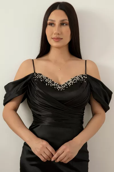 فستان ستان مع أحزمة خرز الصدر 