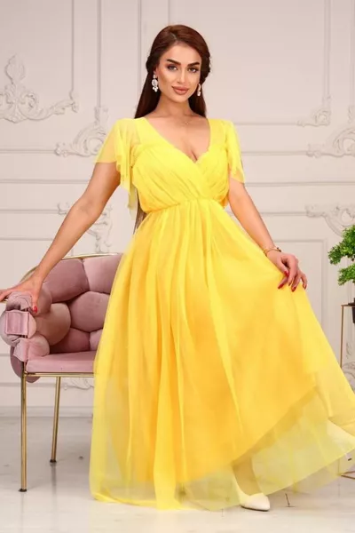 فستان تول بتصميم خاص