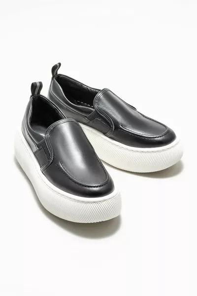 حذاء رياضي نسائي جلد أسود