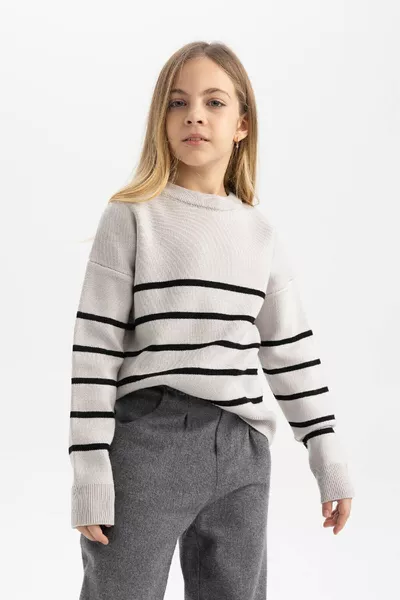 Girls' Striped Crew Neck Knit Sweater au