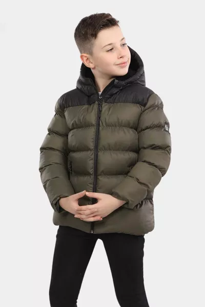 معطف شتوي سميك بفرو داخلي مقاوم للماء للأطفال الصبية، بلون أخضر زيتي، مع أجزاء بلون مختلف وغطاء رأس