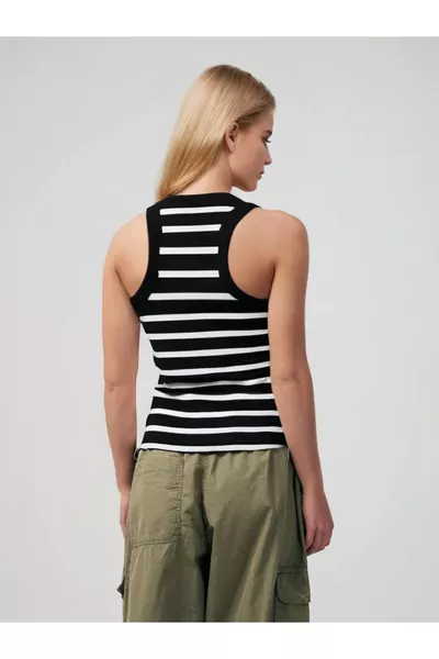 Canottiera a coste con collo Halter Novelle