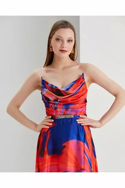 Abito da cocktail senza spalline in raso di seta