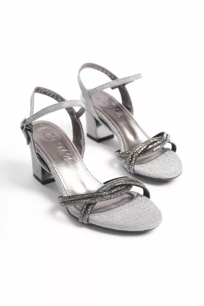 ЖЕНСКИЕ ВЯЗАНЫЕ БОСОНОЖКИ С КАМНЕМ И ПЛАТИНОЙ