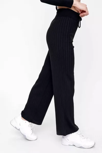 Pantaloni da donna in maglia a coste neri 