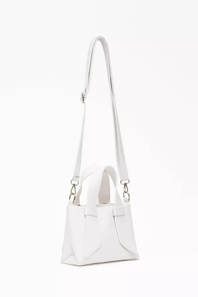 Witte  kunstlederen hand- en kruisschoudertas met één compartiment en dubbel handvat L: B: B:8 cm