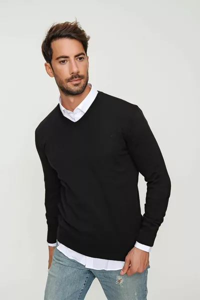 Schwarzer Herren-Strickpullover mit V-Ausschnitt 