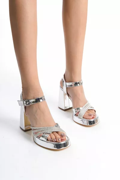 أحذية حجرية نسائية