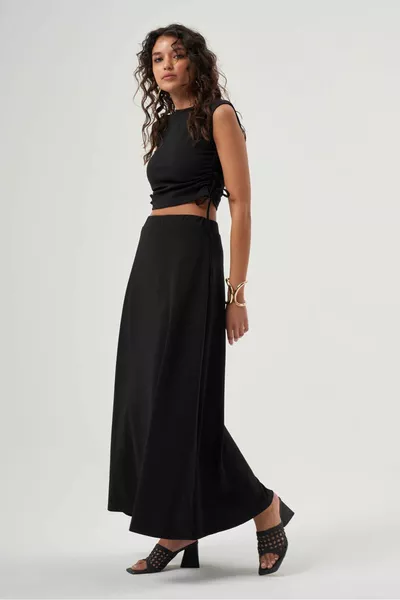 Jupe noire évasée texturée