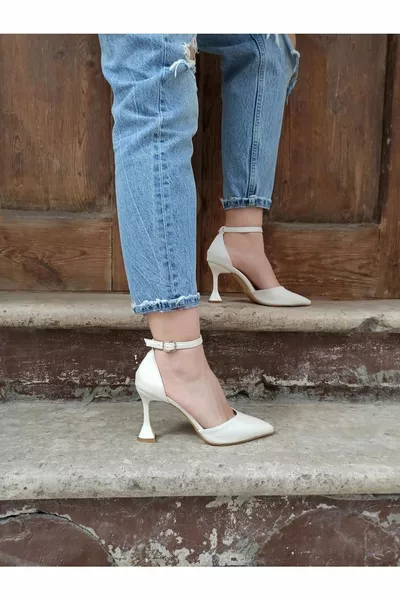 حذاء رياضي من عرق اللؤلؤ من الساتان 9 سم كعب شامبانيا للنساء