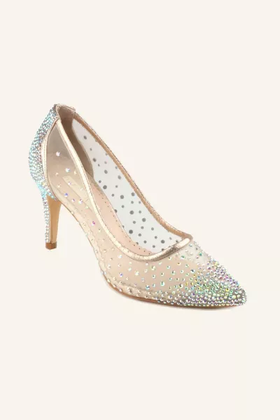 كعب صغير من Ecru سندريلا