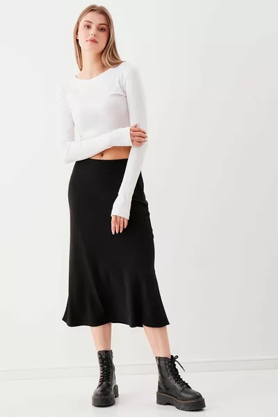 تنورة متوسطة الطول مع سحاب جانبي