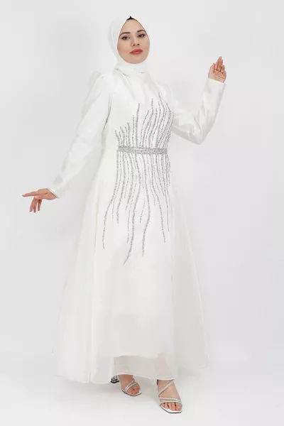 Robe de soirée hijab en tissu tulle sur le devant de la pierre