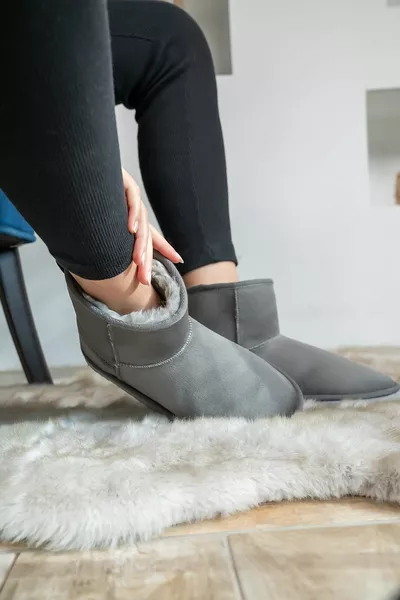 Dames/Meisjes Laarzen Grijze Mini Suède Laarzen Binnen Bont Winter Zool Model