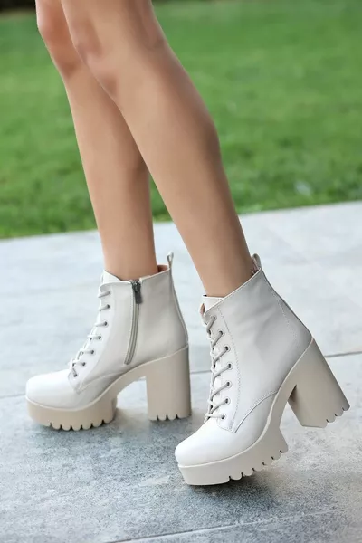 أندي ماتي جلد الدانتيل متابعة مفصلة أحذية ذات كعب سميك بيج