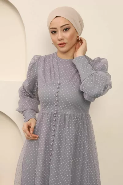 فستان سهرة تول مفصل بأزرار رمادي 
