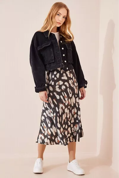 المرأة أنثراسايت منقوشة الساتان سطح مطاط تنورة متوسطة الطول 