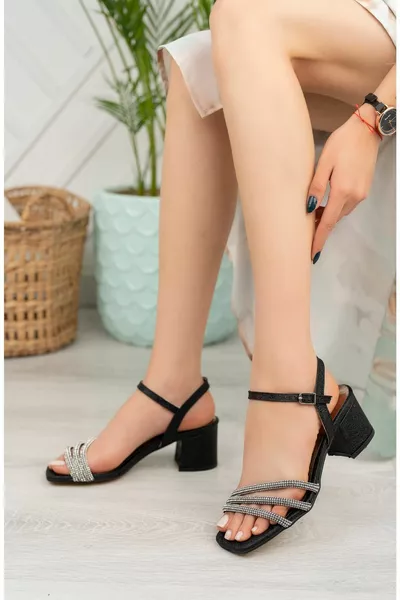 Schwarze 3-Riemen-Absätze für Damen