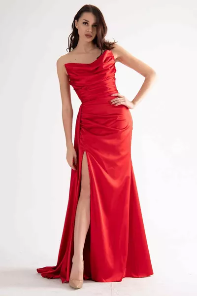 Robe de soirée longue sans bretelles rouge pour femme drapée en satin avec fente 