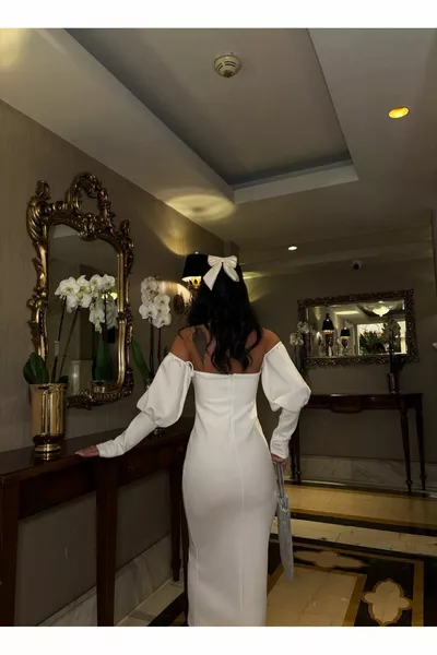 ABITO A TUBINO LUNGO DETTAGLIATO CON MANICHE BIANCHE SENZA SPALLINE DA DONNA