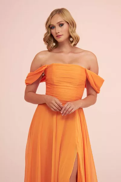 Abito da sera lungo a maniche basse in chiffon arancione