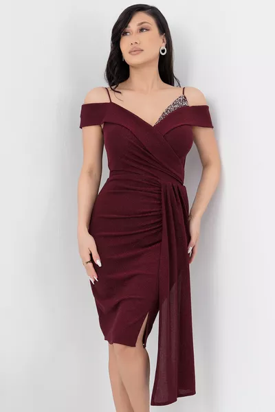 Kleid mit Kragen und Steindetails 