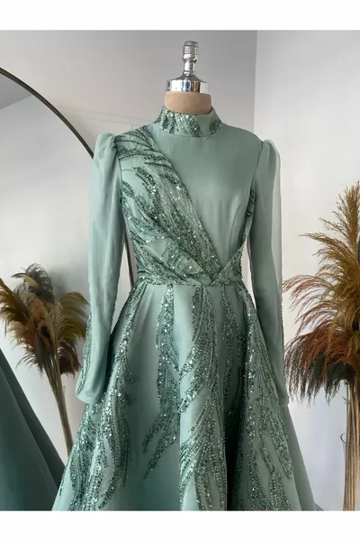 Sude пухкави вечерни рокли