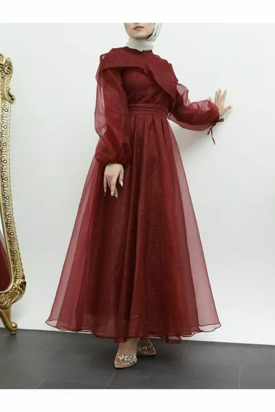 Abito da sera in tulle glitterato con colletto a giudice stringato