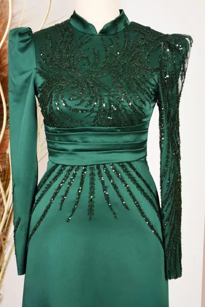 فستان سهرة River Hijab مع تطريز درابيه في الأمام - Emerald