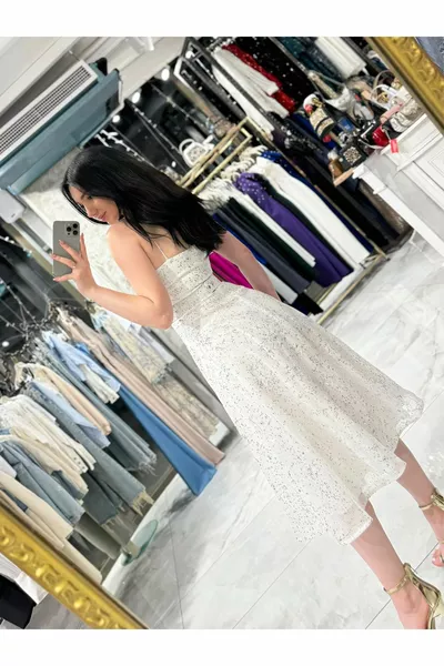 Mariana - Robe à paillettes à paillettes drapées sur le devant - Blanc