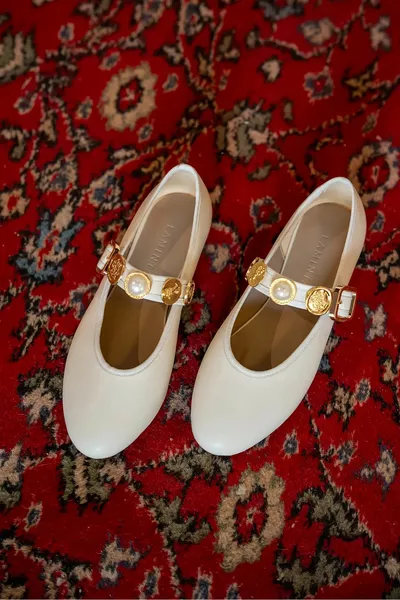 Dinariz Ecru مشبك اللوز اصبع القدم ملحق ذهبي خاص مفصل نسائي باليه مسطح