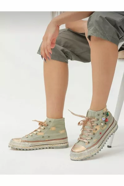 -  أحذية رياضية نسائية