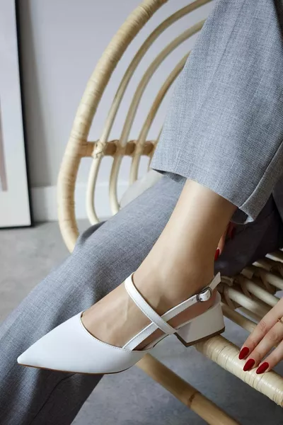 نقية ماتي الجلود مدببة تو كتلة قصيرة الكعب أحذية نسائية