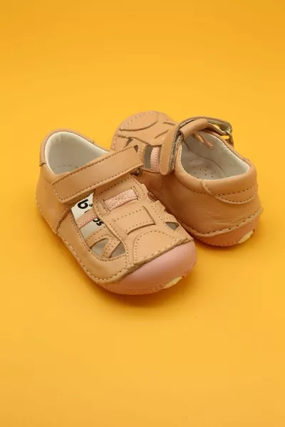 جلد طبيعي العظام الخطوة الأولى أحذية الطفل الصيف 