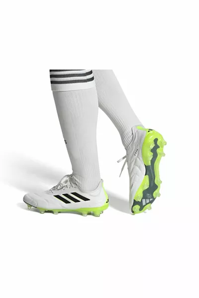 كوبا بيور 1 Fg أحذية كرة قدم عشبية للرجال  أبيض