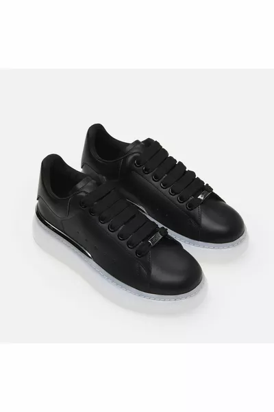 أحذية رياضية نسائية سوداء